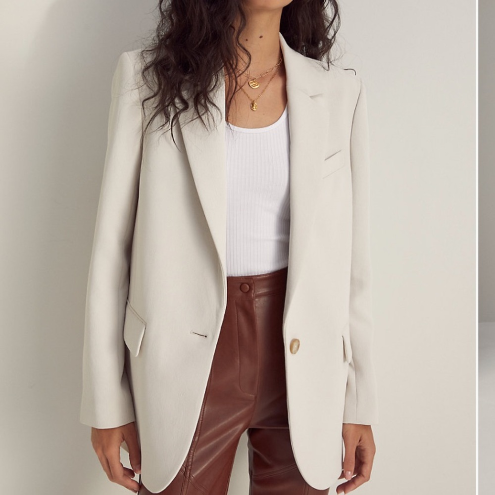Aritzia Nostalgia Blazer - Picture 1 of 7